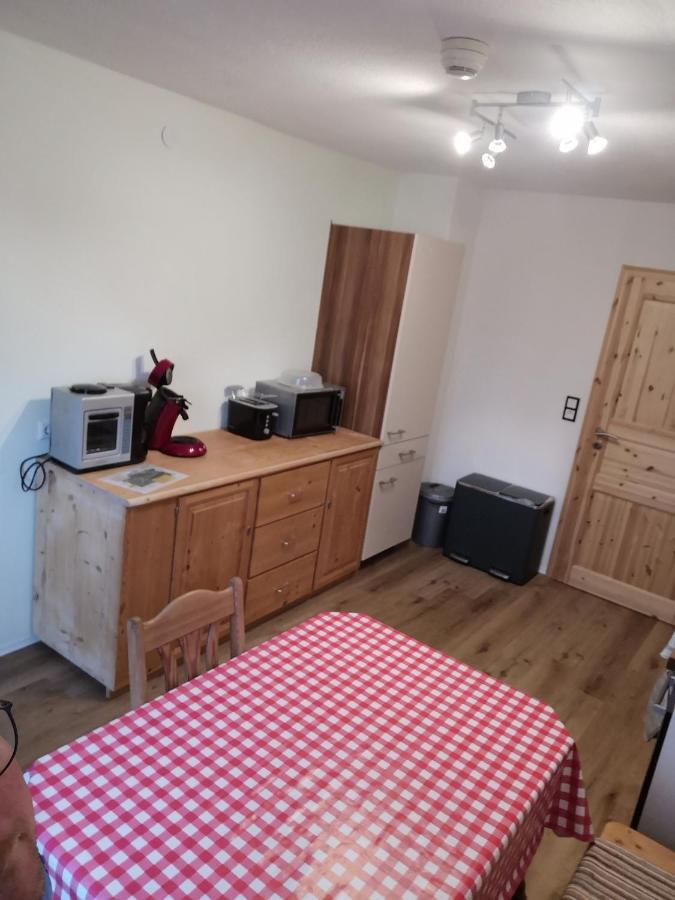 Apartment Auszeit Mit Kueche Viel Ruhe Und Natur Untrasried Bagian luar foto