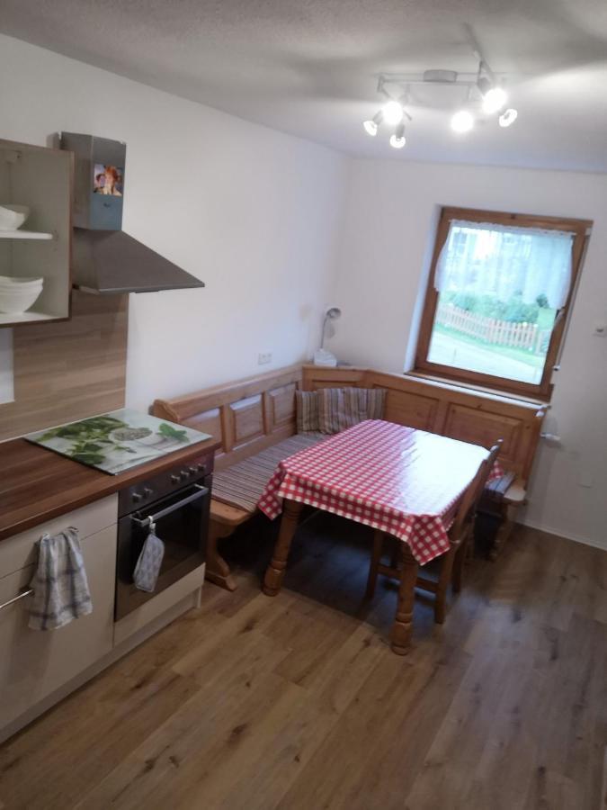 Apartment Auszeit Mit Kueche Viel Ruhe Und Natur Untrasried Bagian luar foto