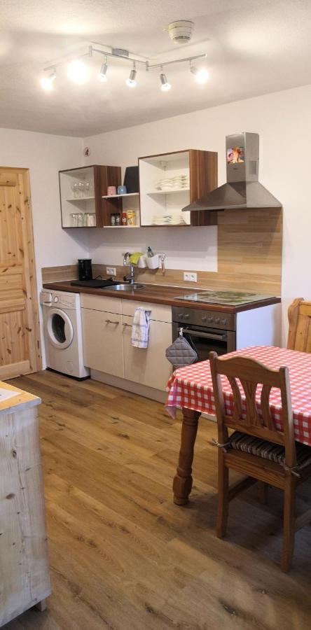 Apartment Auszeit Mit Kueche Viel Ruhe Und Natur Untrasried Bagian luar foto